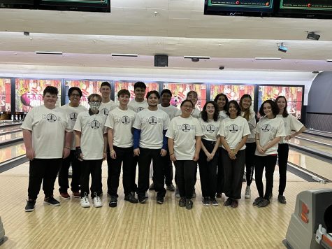 The Edison bowling team poses for a photo at the Anthony White Memorial Match against J.P. Stevens on January 4, 2023. 