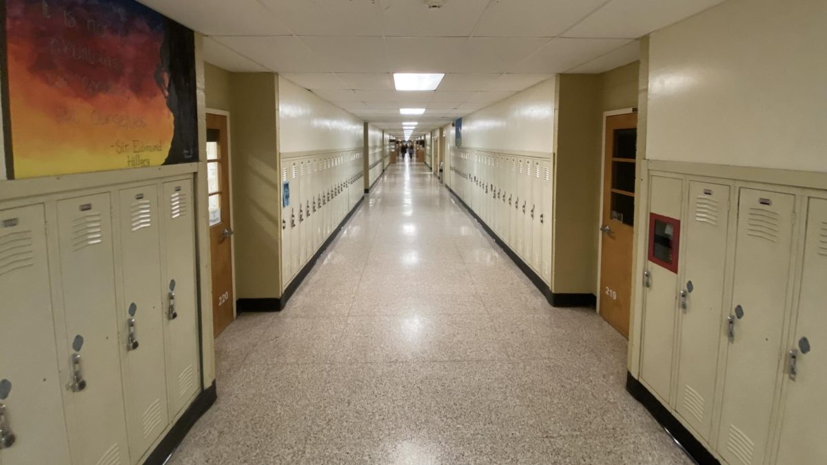 Un-renovated lockers in the East Wings second floor. Over the summer, locker renovations began throughout the school, but as of publication, new lockers have yet to be issued to Edison students.
