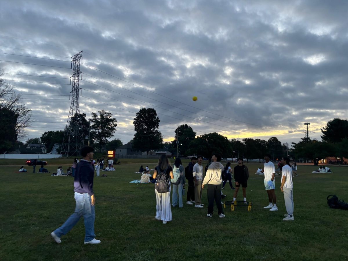 The Class of 2025 arrived at Edison High’s front lawn at around 6 a.m for Senior Sunrise on September 6th.