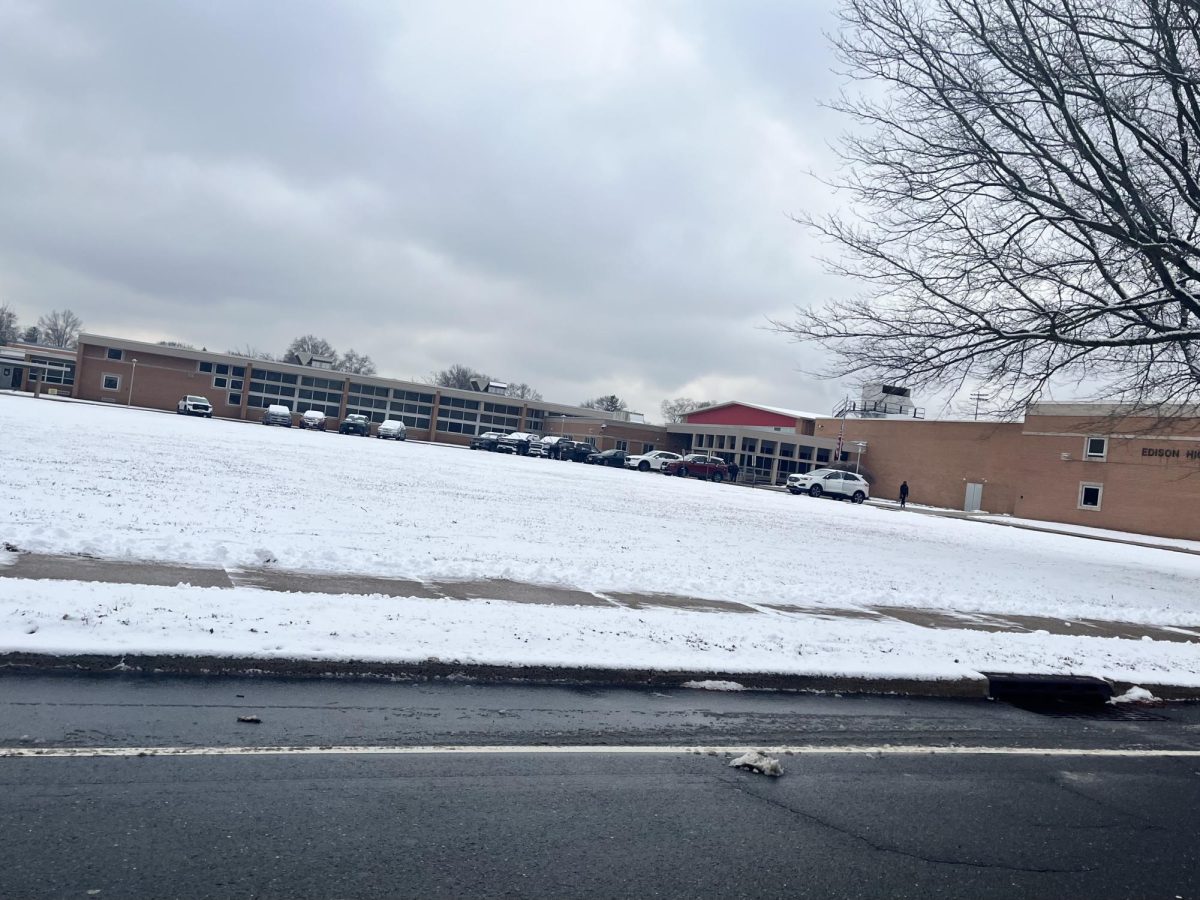 Edison High School's front lawn, covered in snow for the first time this year. The aftermath on January 6th 2025 of the first truly winter-like weather of the season.