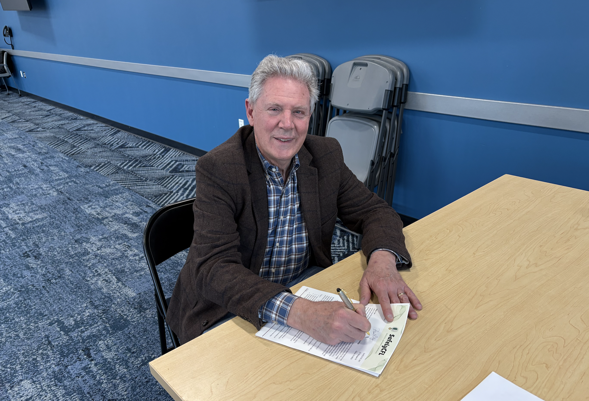 Congressman Frank Pallone (D-NJ) has served New Jersey's 6th congressional district with the determination to serve his constituents with their best interests in mind.
