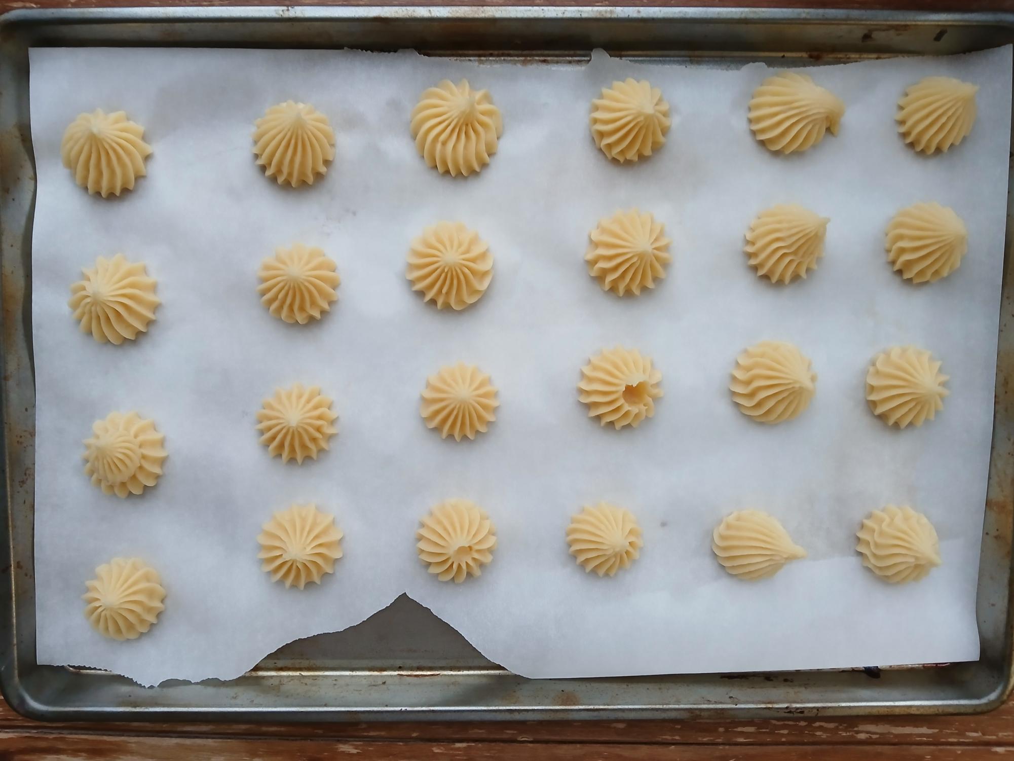 Christmas Croquembouche: A Glistening Holiday Season