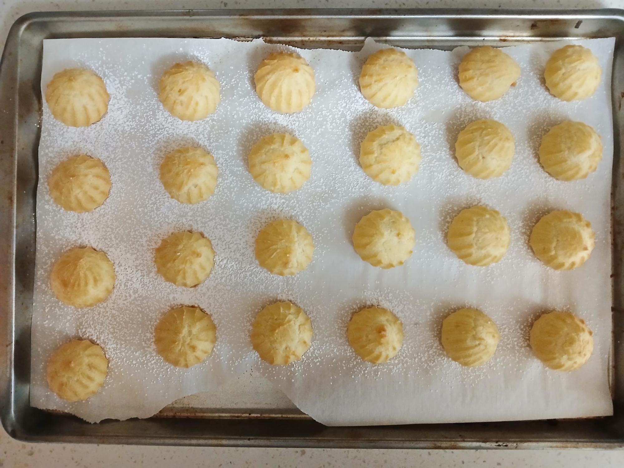 Christmas Croquembouche: A Glistening Holiday Season