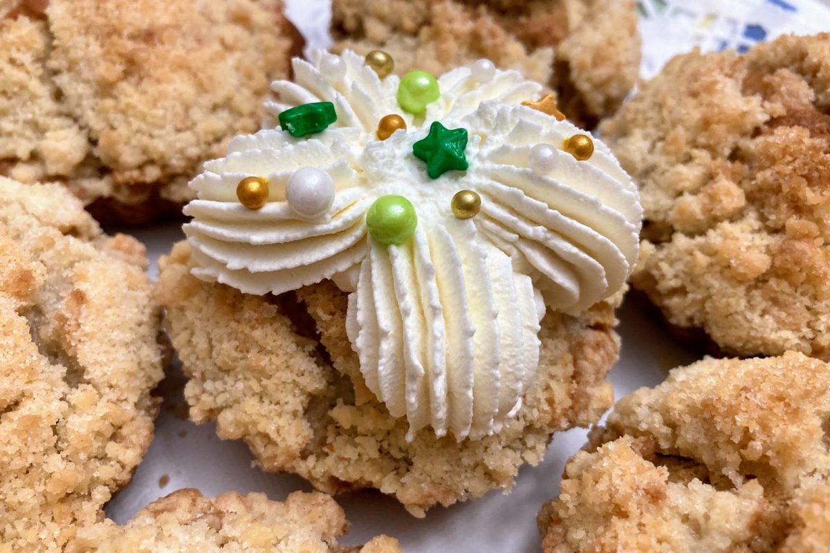 These freshly baked Irish apple cakes can be served with whipped cream, coffee, or even as-is.