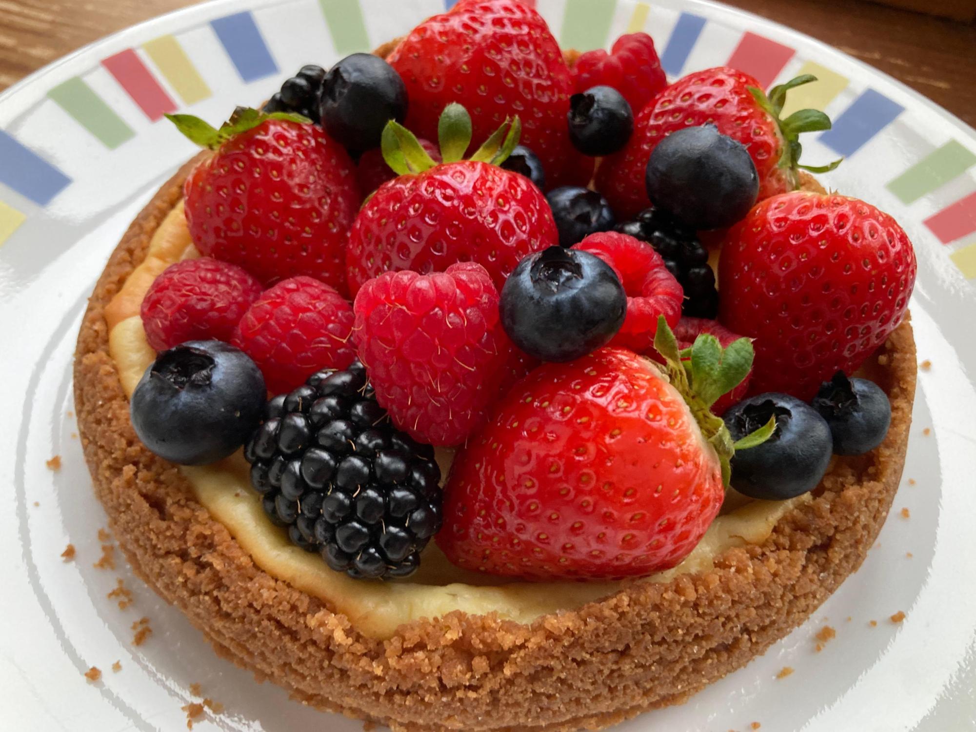 This fresh berry cheesecake is a reminder of the new beginnings and fresh blooms amidst the incoming warm weather and spring season.